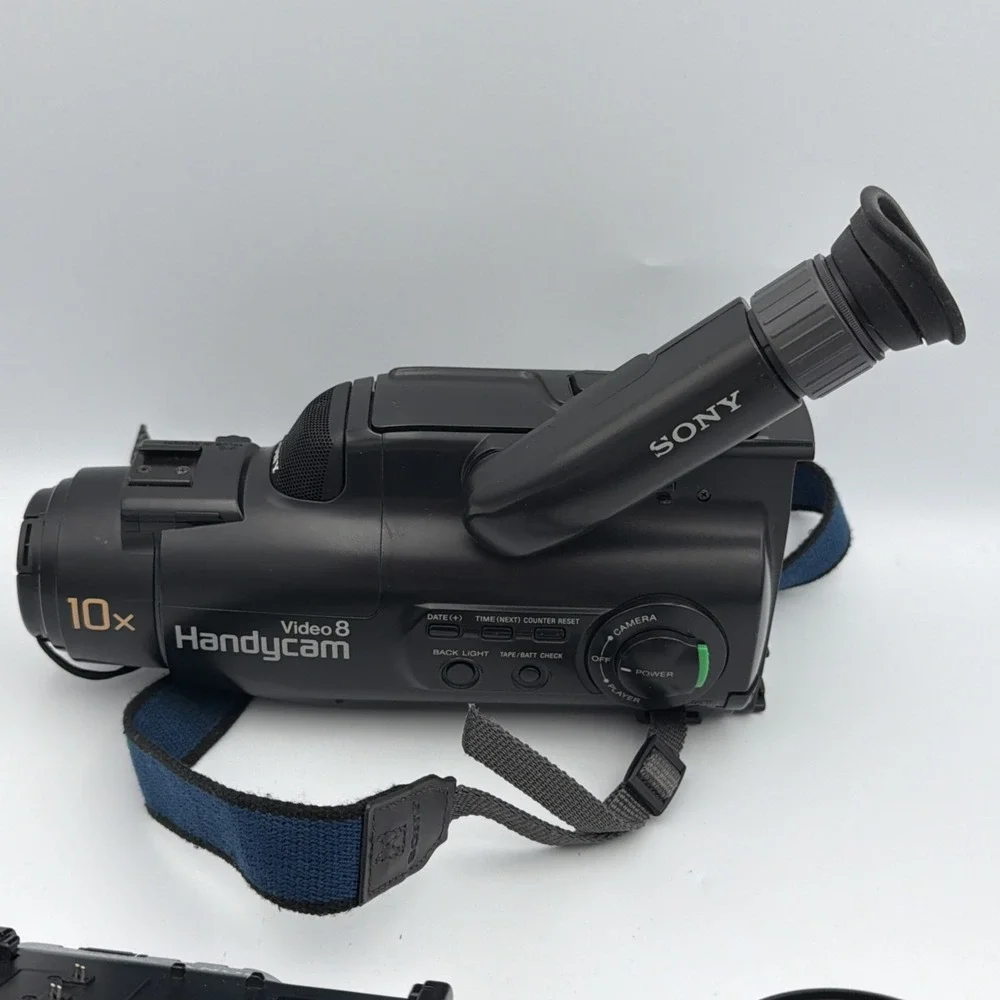 Sony CCD-FX230 8mm Video8 Camcorder Camera Player Video Transfer Untested Kit